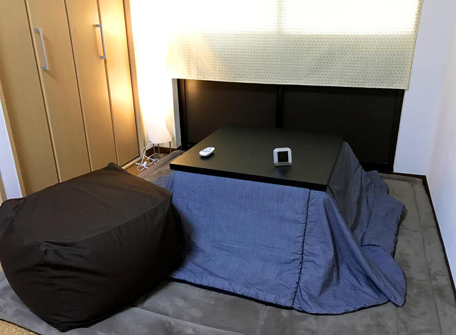 写真：休憩室。暖かい絨毯とこたつを完備。